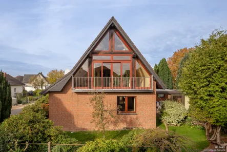 Gibelseite Glas - Haus kaufen in Bünde - Energetisch für die Zukunft gewappnet. Einfamilienhaus mit Umbaumöglichkeit zum Zweifamilienhaus.