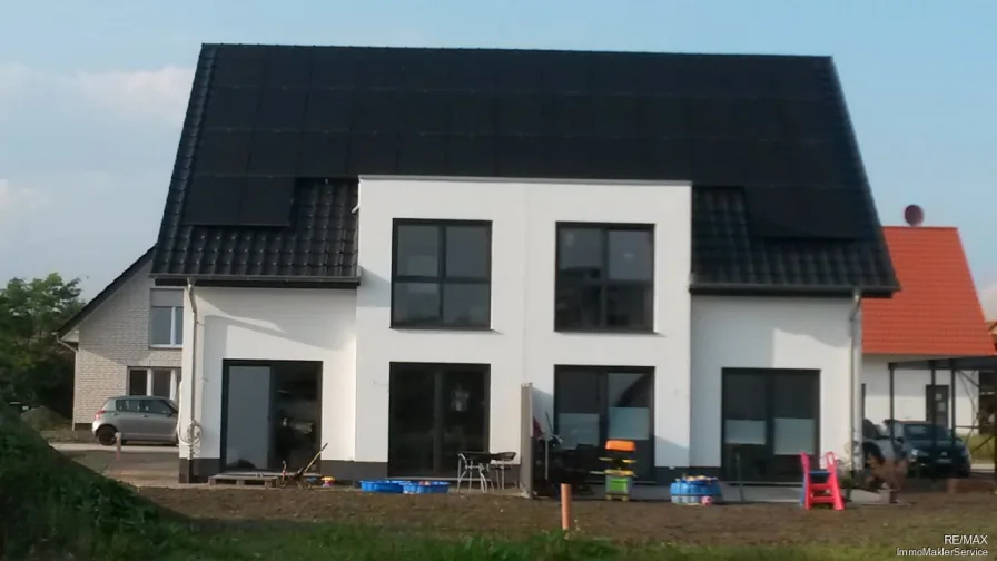 Ihr neues Zuhause!  - Haus kaufen in Spenge - Attraktive, Förderbare Neubauplanung ab 1.200 € im Monat - DHH in Spenge