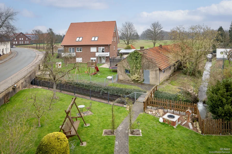 Der Blick über den mit Liebe angelegten Garten