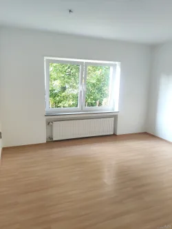 Wohnzimmer Blick Eingang - Wohnung kaufen in Bünde - Schöne 2 Zimmer-Küche-Bad-Wohnung in Bünde.