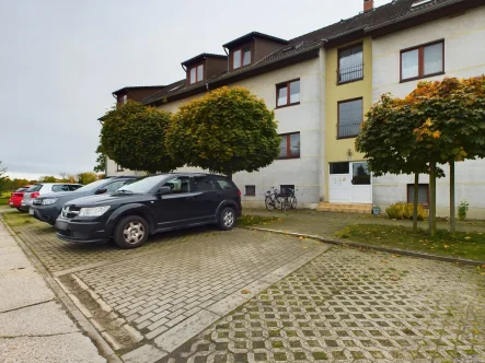 Der Straßenanblick - Wohnung kaufen in Oebisfelde - Vermietete 3-Zimmer Wohnung in Oebisfelde – Kapitalanlage