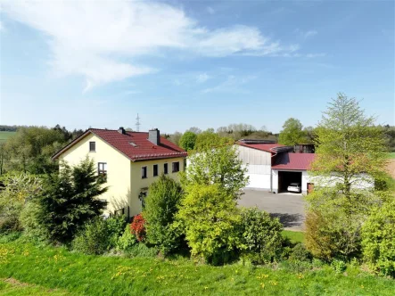 Weitsicht  - Haus kaufen in Driedorf - Wohnhaus in Alleinlage mit Nebengebäuden, viel Potenzial, ideal für Tiere!  Nähe Herborn!