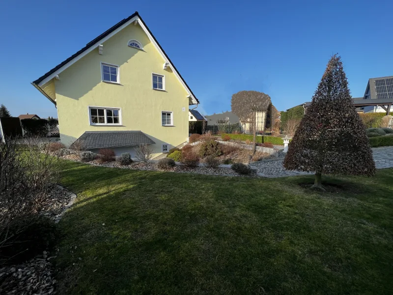  - Haus kaufen in Lichtenau - Traumhaus mit Doppelgarage, Garten und einer Vielzahl an Ausstattungshighlights für Individualisten mit Qualitätsbewusstsein in zentraler Lage zwischen Chemnitz, Frankenberg und Mittweida zu verkaufen