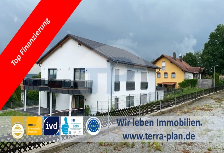 Hauptfoto Logo - Wohnung kaufen in Eichendorf - KFW-55 EENEUBAU ERSTBEZUG!2-ZIMMER ERDGESCHOSSWOHNUNG MIT GARTENANTEIL