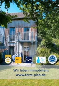 Hauptfoto logo  - Haus kaufen in Schönberg - GEPFLEGTES REIHENECKHAUS IN SPLIT-LEVEL-BAUWEISE 