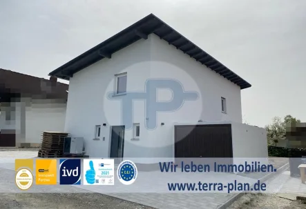 Hauptfoto Logo - Haus kaufen in Vilshofen - NEUBAU - ERSTBEZUG - NIEDRIGENERGIESPARHAUSMODERNE PULTDACHVILLA / STADTRAND VILSHOFEN