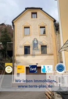 Hauptfoto  - Haus kaufen in Passau - SANIERUNGSBEDÜRFTIGES 1-2 FAMILIENHAUS MIT EINZELGARAGE IN ZENTRALER MARKTLAGE 