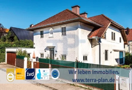 Hauptfoto  - Haus kaufen in Gmunden  - CHARMANTE STADTVILLA IN TRAUMHAFTER, ZENTRALER RUHELAGE 