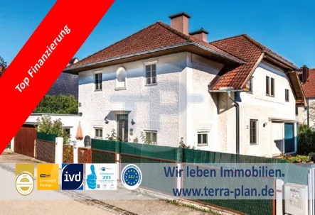 Hauptfoto Internet - Haus kaufen in Gmunden  - CHARMANTE STADTVILLA IN TRAUMHAFTER, ZENTRALER RUHELAGE 