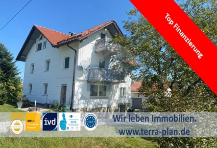 Hauptfoto Internet - Haus kaufen in Kellberg  - GEPFLEGTES 3-FAMILIENHAUS MIT HERRLICHER AUSSICHT 