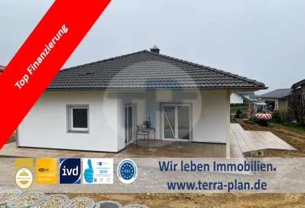 Hauptfoto Internet - Haus kaufen in Passau - HELLER WALMDACH BUNGALOWIN RUHIGER LAGE