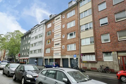 Maternusstraße 14 rechts - Wohnung mieten in Köln - Südstadt: Renovierte 1- Zimmerwohnung mit Balkon und Garten