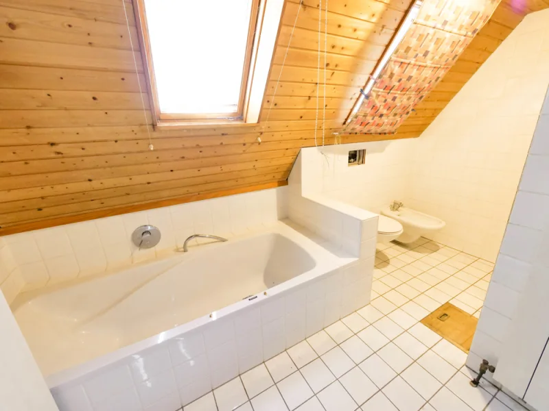 Badezimmer Bild II DG Haus rechts