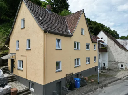 Außenansicht - Haus kaufen in Frammersbach - Renovierte Doppelhaushälfte mit viel Platz und Charme!