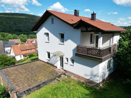 Außenansicht - Haus kaufen in Partenstein - Vielseitiges Zweifamilienhaus mit viel Potenzial