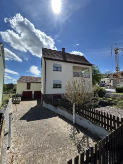 Außenansicht Hof - Haus kaufen in Rothenfels - Im Ortskern von Bergrothenfels - Wohnhaus mit Nebengebäude 