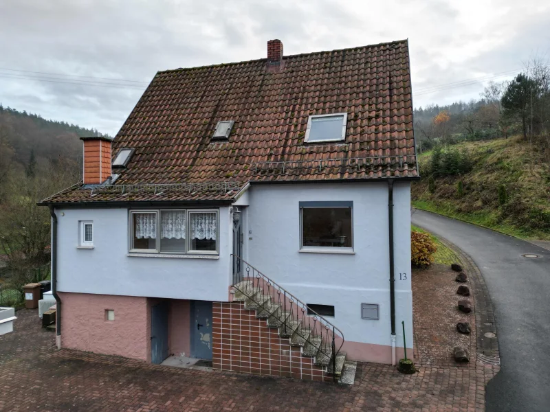 Außenaufnahme - Haus kaufen in Wiesthal - Gepflegtes Einfamilienhaus im fränkischen Baustil - Wohnhaus in Krommenthal mit viel Potenzial