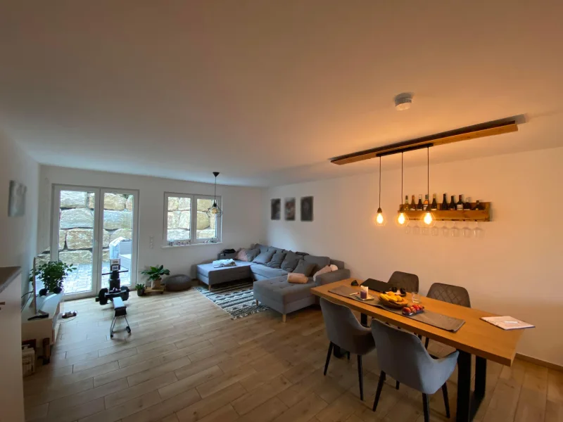 Wohn-/Essbereich - Wohnung mieten in Urspringen - 2-Zimmer-Wohnung mit großer Terrasse und Balkon