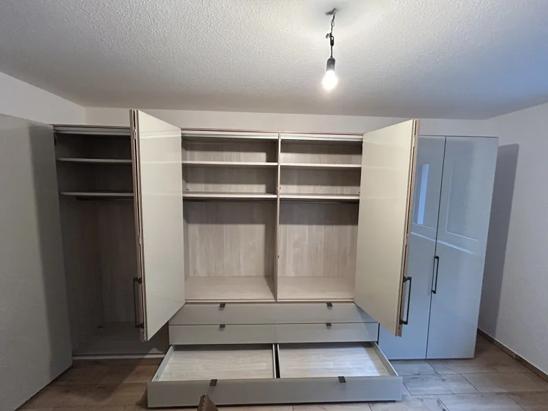 Kleiderschrank