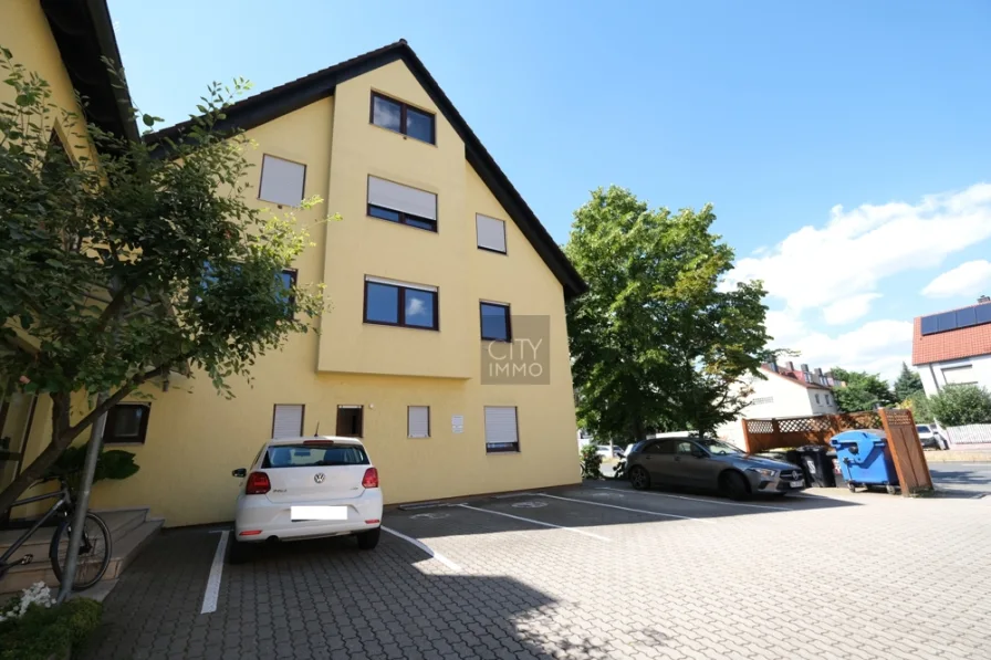 Hausansicht - Wohnung kaufen in Nürnberg - Maisonette-Wohnung mit Einbauküche, Südbalkon und Stellplatz in Mögeldorf
