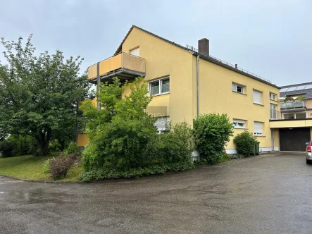 Hausansicht - Wohnung mieten in Regensburg - Hier möchte ich wohnen - Tolle 4-Zi.-Whg. mit großem Balkon, Gartennutzung, Garage und Stellplatz