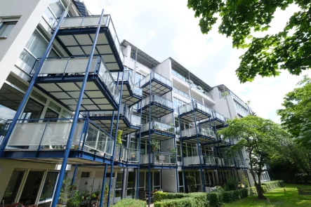 Hausansicht - Wohnung mieten in Nürnberg - Direkt am Stadtpark - Neu renovierte 2-Zi.-Wohnung mit großer Terrasse in grüner Lage