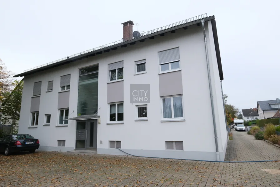 Hausansicht - Wohnung kaufen in Nürnberg - Einziehen und Wohlfühlen - Erdgeschosswohnung mit EBK, großer Terrasse u. Stellplatz in ruhiger Lage