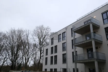 Hausansicht - Wohnung mieten in Nürnberg - EAST SIDE - AM SEE - Erstbezug - Helle 3-Zimmer Wohnung mit Balkon