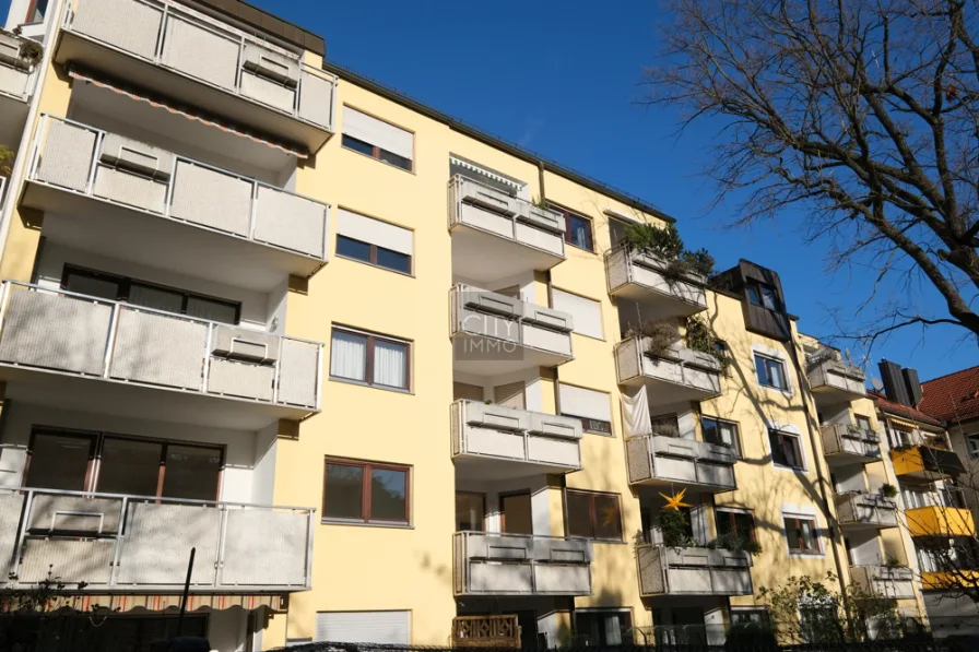 Balkonansicht - Wohnung kaufen in Nürnberg - Traumhaft Wohnen: Hochwertig saniert mit Balkon und TG-Platz, Top Lage in Maxfeld - Provisionsfrei