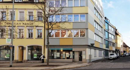 Frontansicht der Immobilie - Laden/Einzelhandel mieten in Schweinfurt - Laden / Büro, Stadtmitte Nähe Busbahnhof