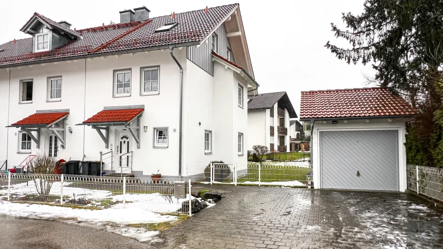 Hausansicht - Haus kaufen in Hohenfurch - Gepflegtes Reiheneckhaus mit Garagein Hohenfurch!