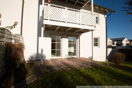 Außenansicht - Wohnung mieten in Pfaffenhofen - Rarität - Gartenwohnung mit 3 Zi. / Terrasse / Carport - neue Bodenbeläge