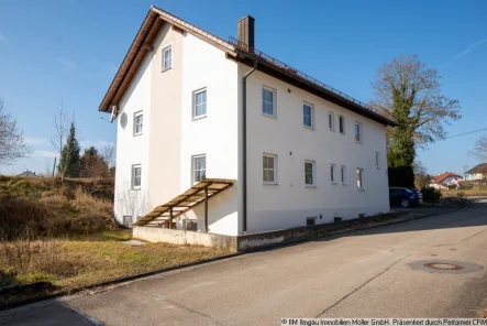 Hausansicht Straßenseite - Haus kaufen in Menning - Renditestarkes Investment - 3 Fam.-Haus in Vohburg-Menning