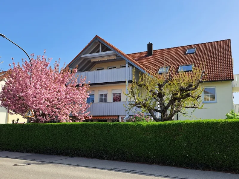 Ansicht West - Wohnung kaufen in Burgau - Attraktive Wohlfühlwohnung mit Sonnenloggia