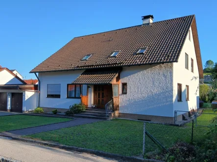 Titel - Haus kaufen in Walkertshofen - Wohnen im Naturpark Stauden - Zweifamilienhaus bei Augsburg