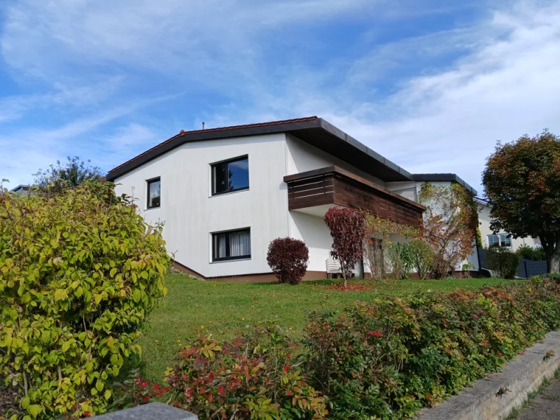 Titel - Haus kaufen in Neuburg an der Kammel / Wattenweiler - #Attraktives Eínfamilienhaus in ruhiger Aussichtslage nahe Krumbach#