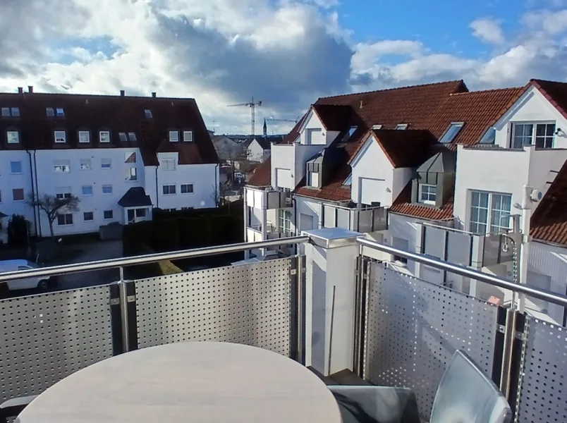 Balkon Blick West - Wohnung kaufen in Ichenhausen - Attraktive 2- 1/2-Zimmer-Wohnung in Ichenhausen mit schönem Ausblick