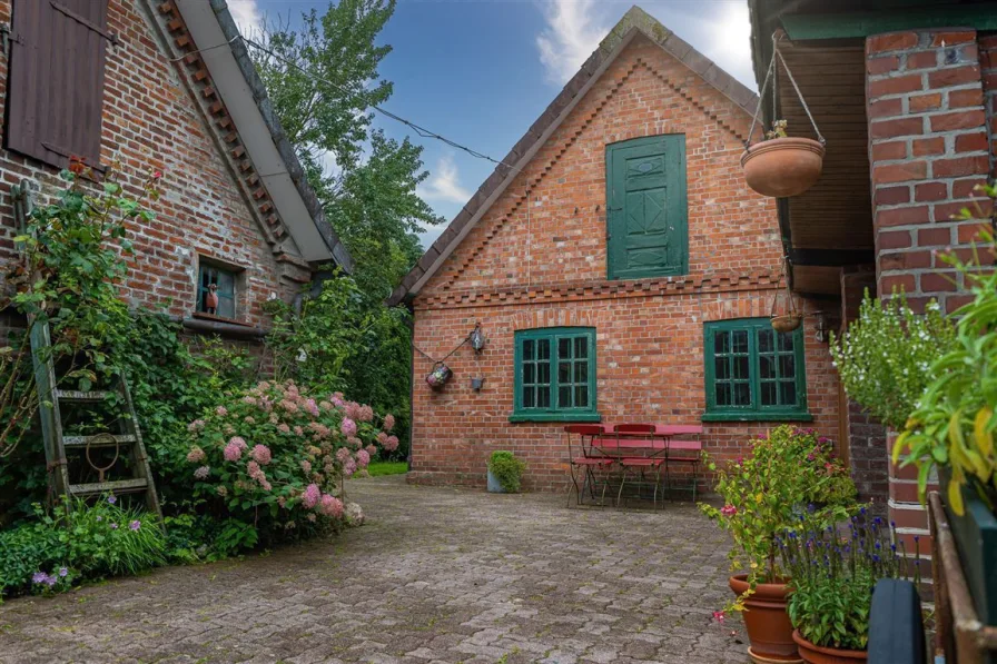 Innenhof, Blick zum Stallgebäude