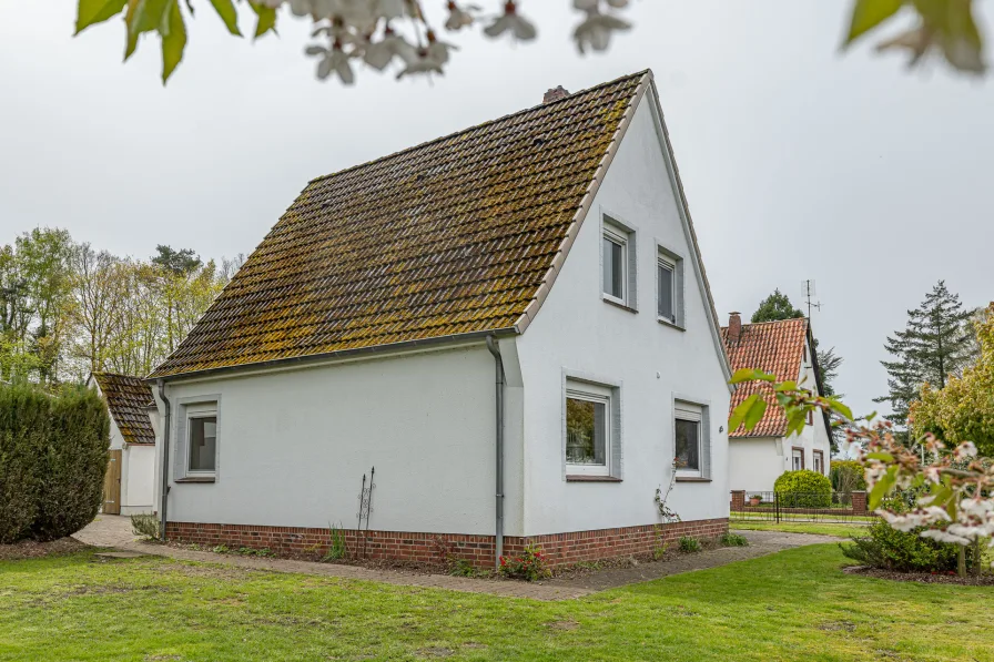 Außenansicht - Haus kaufen in Hemmoor / Westersode - Einmalige Chance - charmantes Einfamilienhaus in familienfreundlicher Lage!