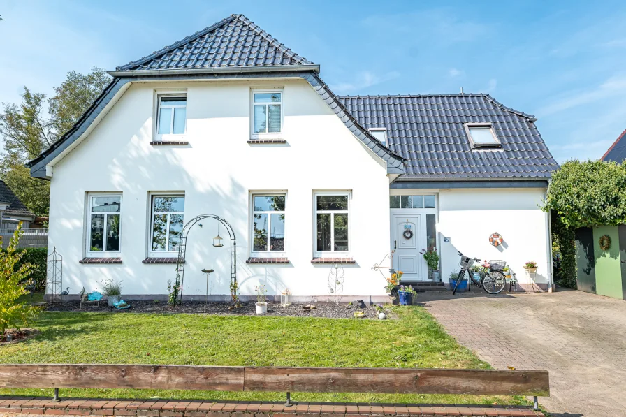 Außenansicht - Haus kaufen in Bremervörde - Charmantes Ein- oder Zweifamilienhaus in zentraler Lage!