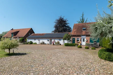 Ferienhof - Haus kaufen in Jork - Charmanter und stets ausgebuchter Ferienhof im Herzen des Alten Landes: mehrere Ferienunterkünfte mit Schwimmteich auf einem paradiesischem Grundstück!