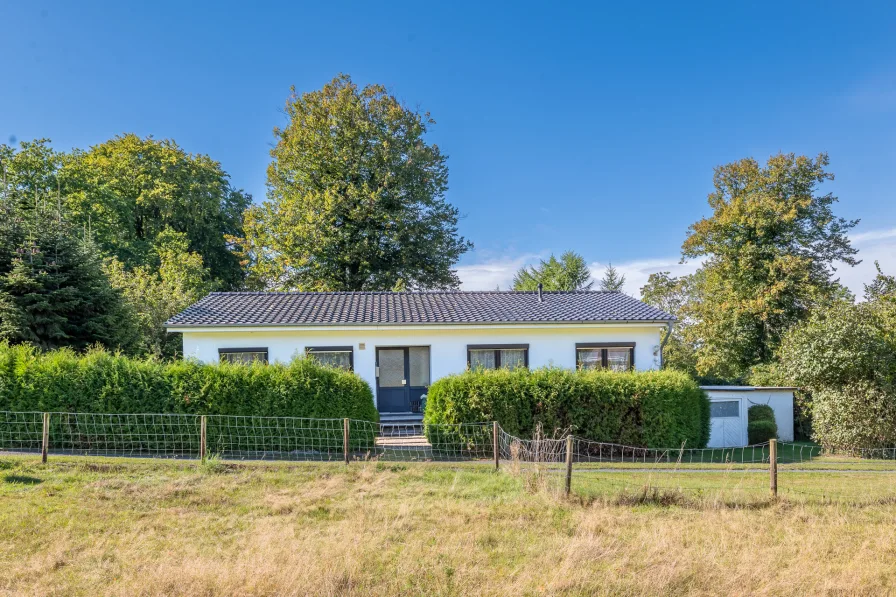 Frontansicht - Haus kaufen in Hemmoor - Komfortables Wohnen auf einer Ebene: Modernisierter Bungalow in ruhiger Umgebung!