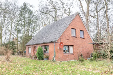 Außenansicht  - Haus kaufen in Hemmoor - Idyllisches Einfamilienhaus mit großem Garten und Naturblick in ruhiger Lage