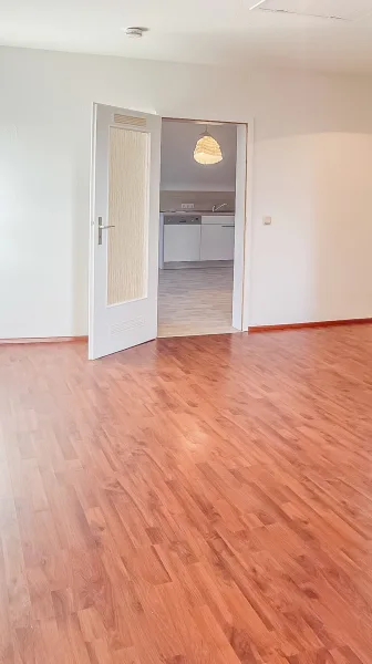 Durchgangszimmer große Wohnung OG 