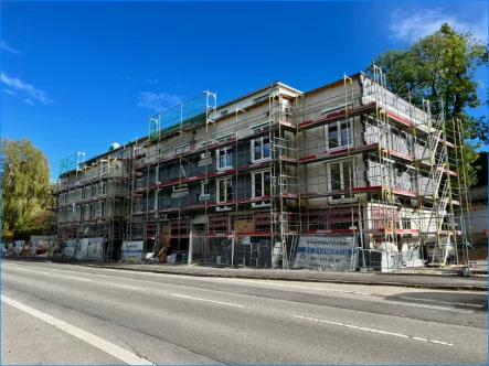 Gebäude im Bau - Laden/Einzelhandel mieten in Taufkirchen - Einzelhandelsflächen an hochfrequentierter Straße - Taufkirchen