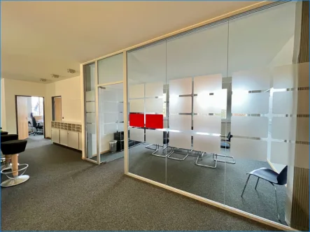 Besprechungszimmer - Büro/Praxis mieten in Oberhaching - Moderne Bürofläche mit Stil: Exklusive 629 m² für Ihr Unternehmen