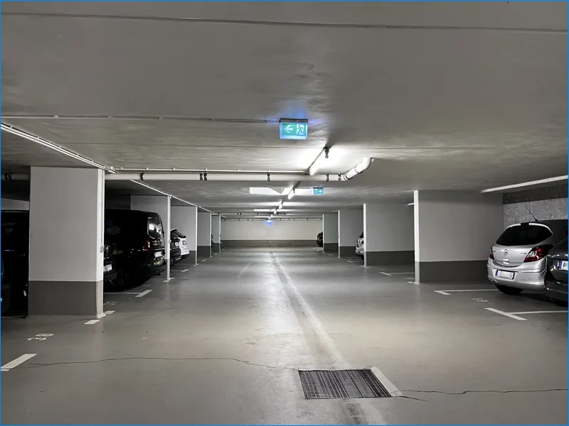 Tiefgarage Überblick - Garage/Stellplatz mieten in Taufkirchen - Tiefgaragenstellplatz