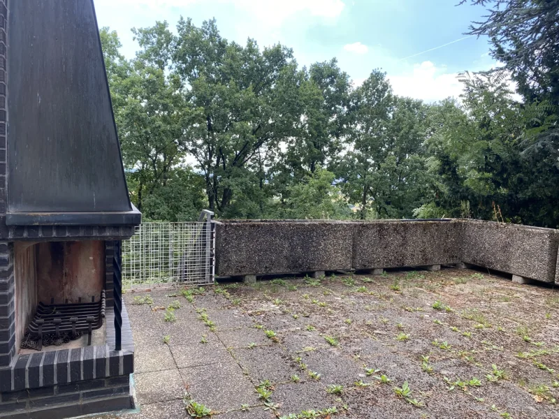 Terrasse mit Außenkamin