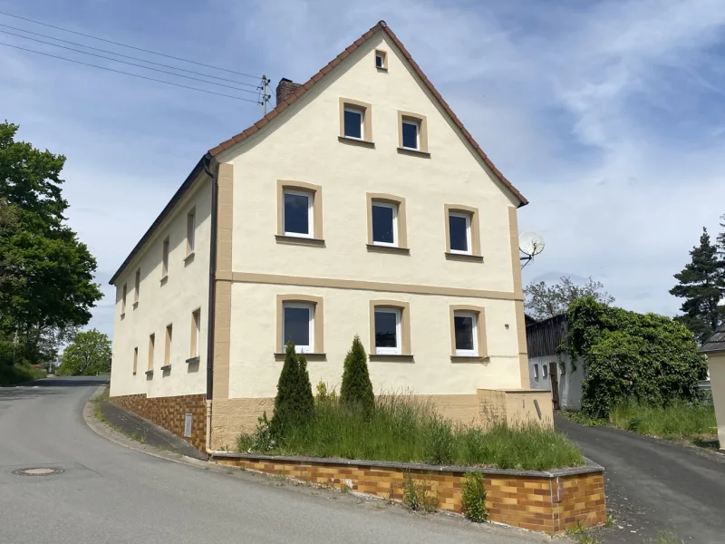  - Haus kaufen in Kulmbach - Fertig zum Innenausbau!Teilsaniertes Bauernhaus in ruhiger Umgebung