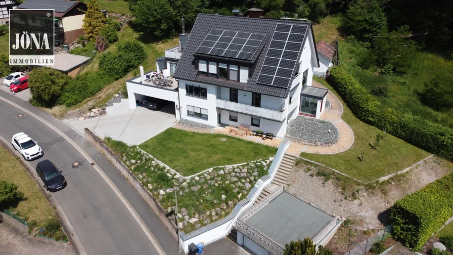 Bild 2 - Haus kaufen in Kulmbach - Blick über die Dächer von Kulmbach!Saniertes Drei-Familien-Haus mit Wärmepumpe und Photovoltaikanlage